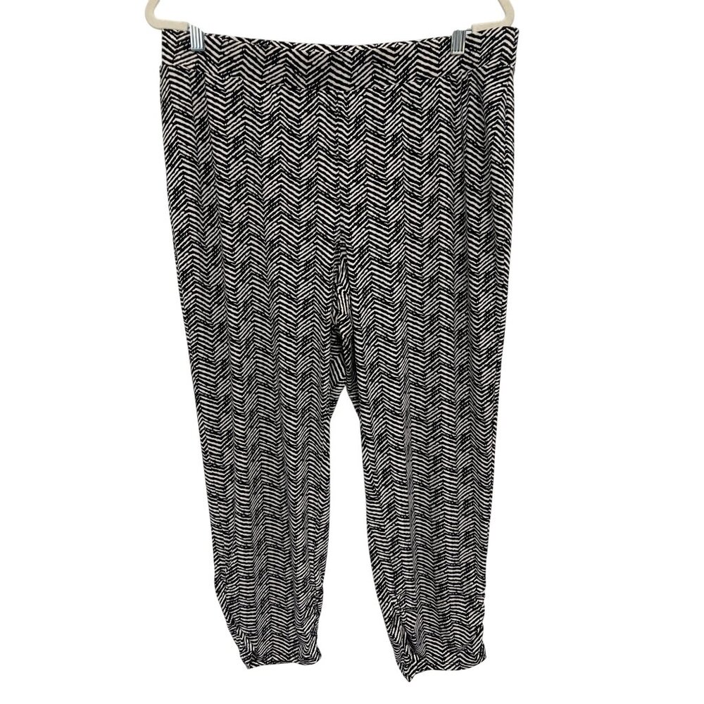 Chicos Downstream Arrows Skimmer Capri Pants Womens 2 Elastic Waist Black White